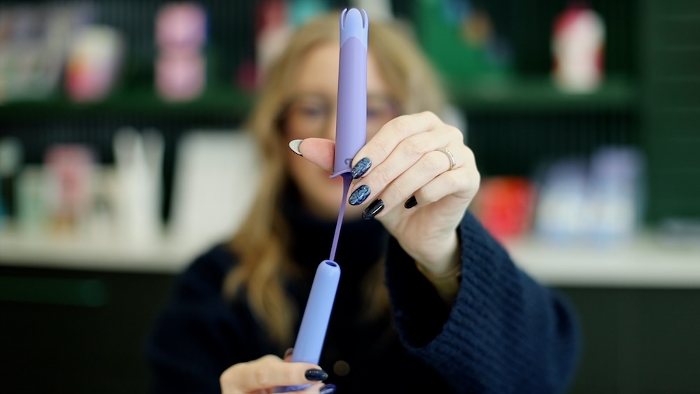 Woman shows how to insert the Fillow Disc into applicator 